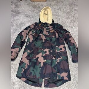 Women’s medium Picture brand Sherpa lined parka